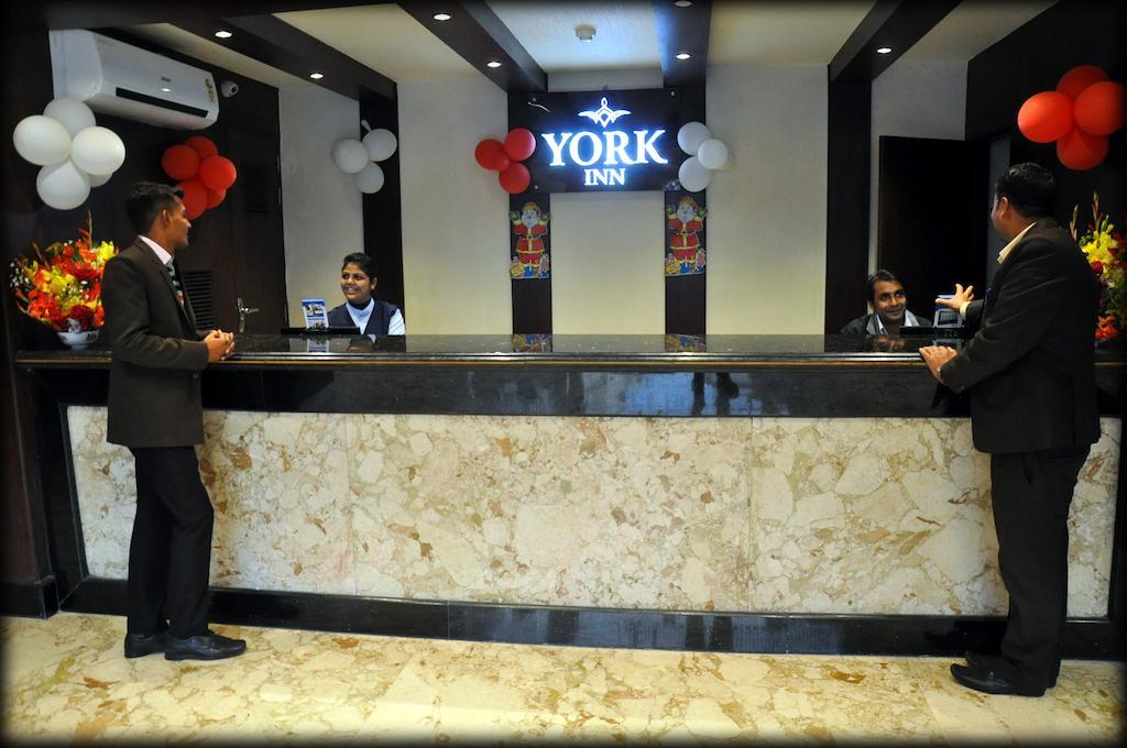 York Inn Lucknow Buitenkant foto