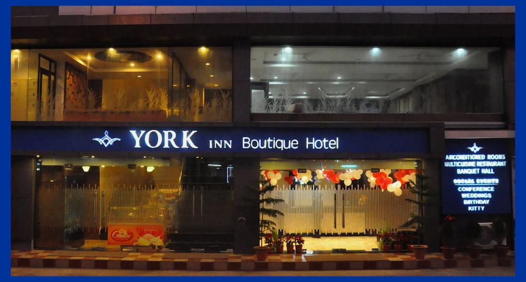 York Inn Lucknow Buitenkant foto